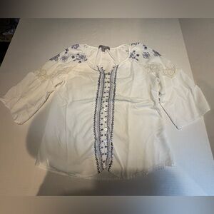 Women’s White and Blue lace 3/4 sleeve Valerie Stevens Top Petite Large